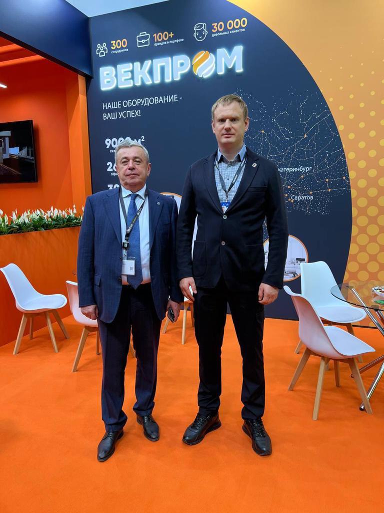 Фролов Вадим Сергеевич и Борис Богатырев на Иннопром 2023